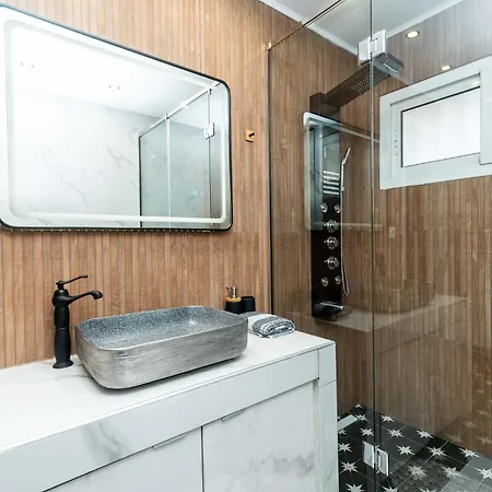 Urban Oasis Pool Салоники