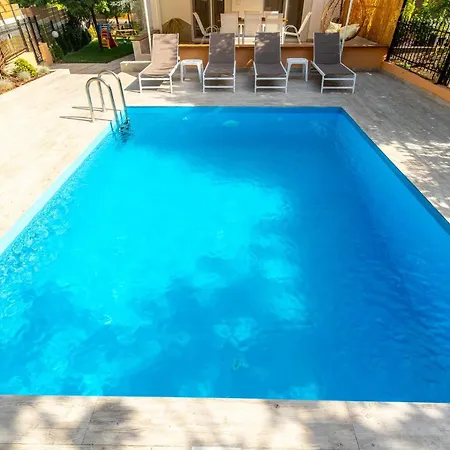Urban Oasis Pool Βίλα *