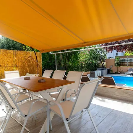 Βίλα Urban Oasis Pool